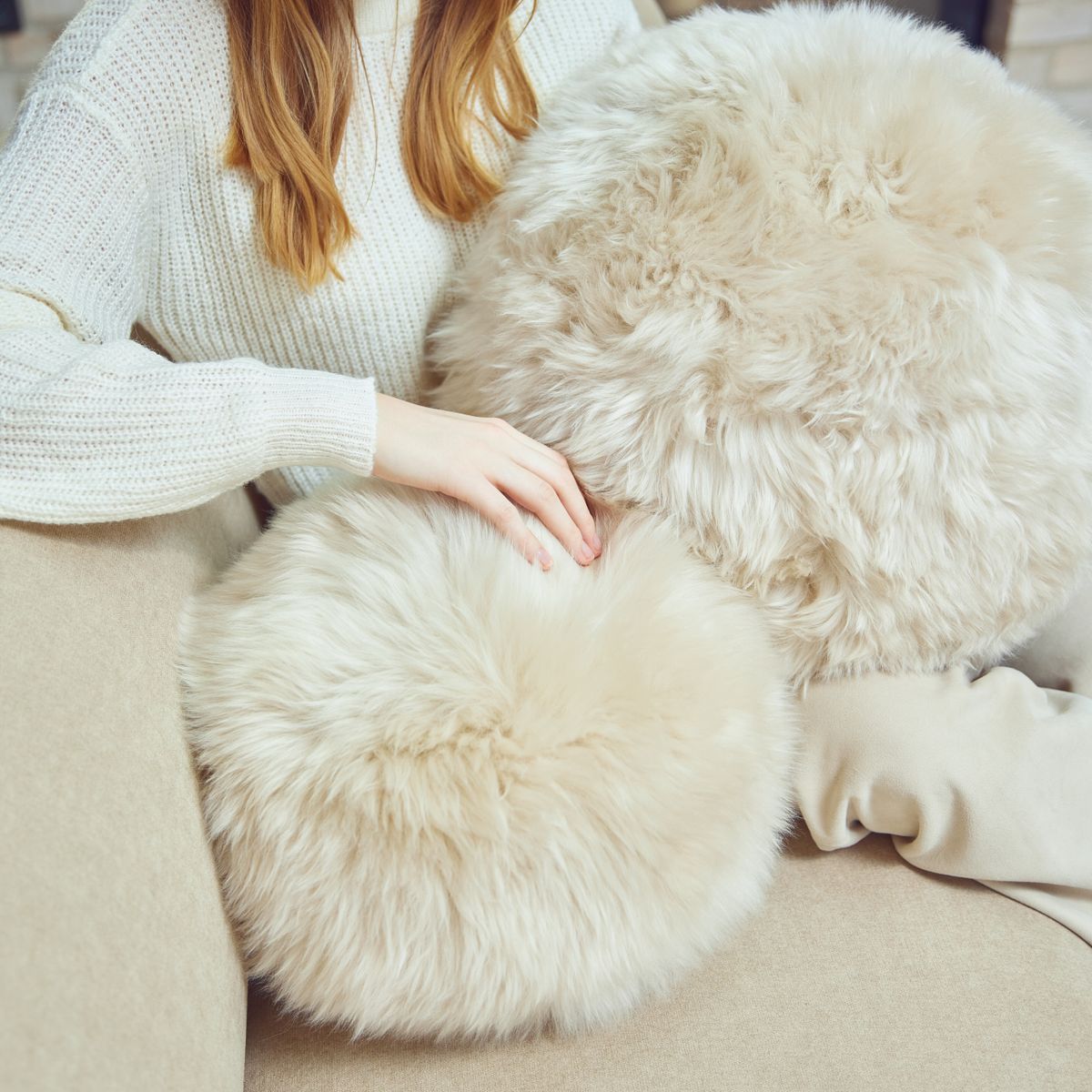 Angeliet Kussen | Rond | Langharige Schapenvacht Zwart