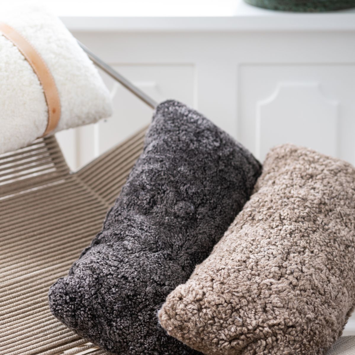 Kortharig Schapenvacht Kussen | Dubbelzijdig | 30x60 cm Antraciet Grijs