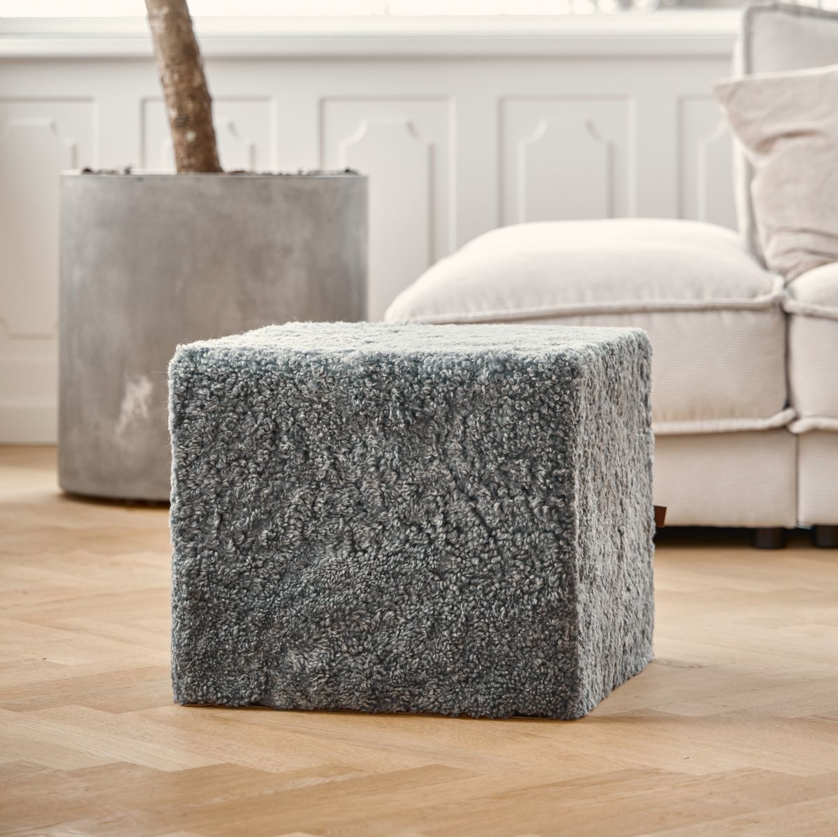 Kortharige Curly Schapenvacht Poef Antraciet Grijs