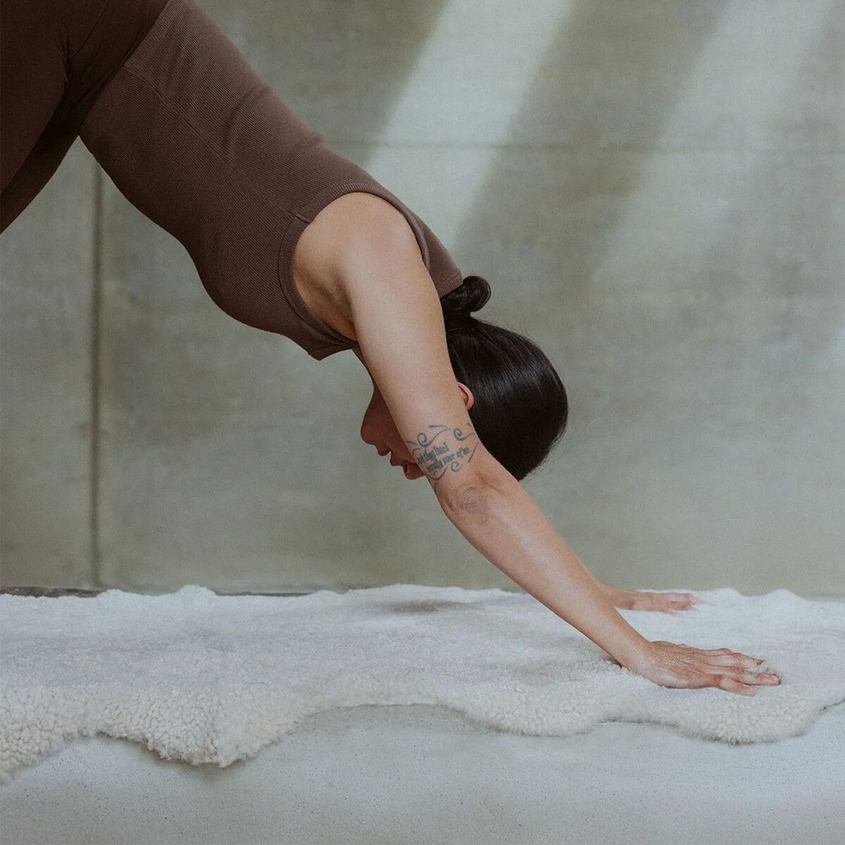 Dubbele Schapenvacht | Nieuw-Zeelandse Schapenvacht | Curly Kortharig | 170x60 cm Taupe