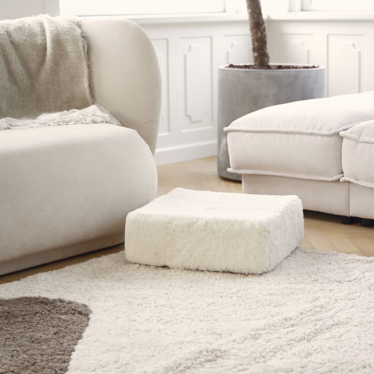 Kortharige Curly Schapenvacht Poef Antraciet Grijs