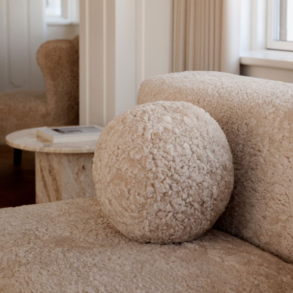 Angeliet Kussen | Rond | Kortharige Schapenvacht Antraciet Grijs