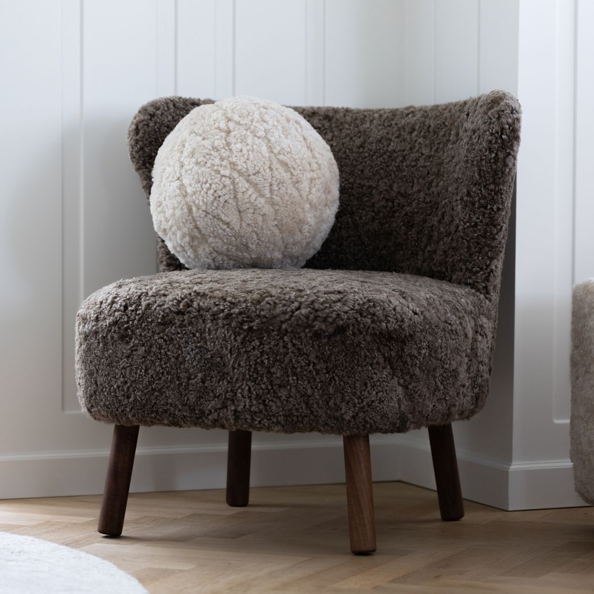 Emil Loungestoel | Kortharige Schapenvacht Antraciet Grijs