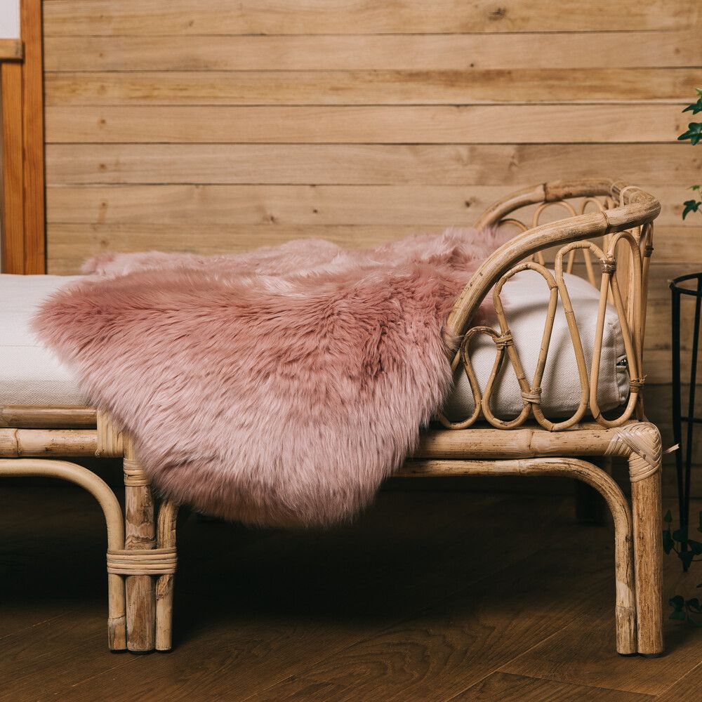 Merino Schapenvacht | Nieuw- Zeeland | Langharig | 100 cm Roze