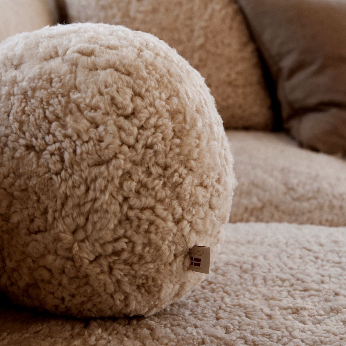 Angeliet Kussen | Rond | Kortharige Schapenvacht Zwart