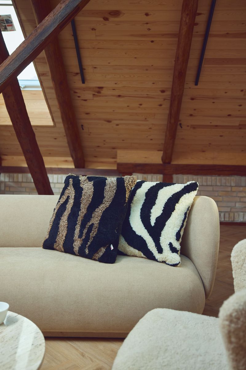 Zebra Kussen | Dubbelzijdig | 60x60 cm Taupe/Zwart