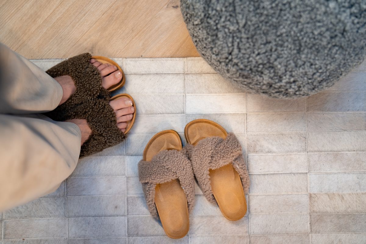 Lilly Cross Slipper Teddy Bruin